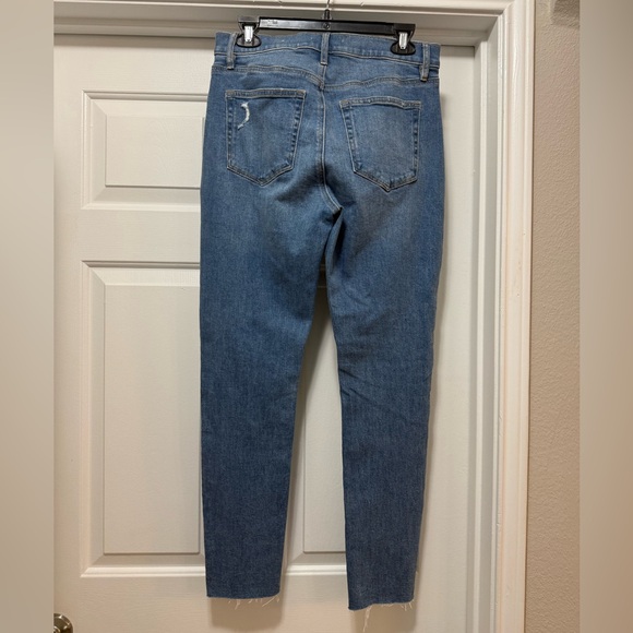 Ann Taylor LOFT NWT Women's The Skinny Cropped Distressed Jeans Sz 28/6 New - Picture 7 of 10